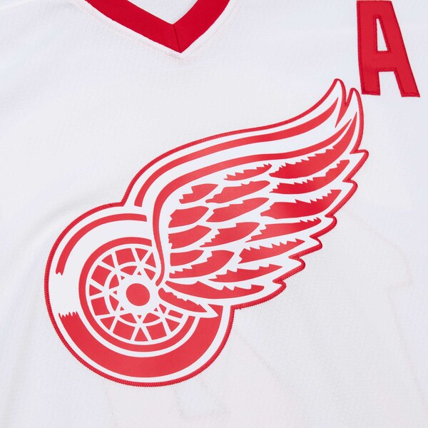 Brendan Shanahan Detroit Red Wings  2001/02 Alternate Captain Blue Line Player Jersey - White